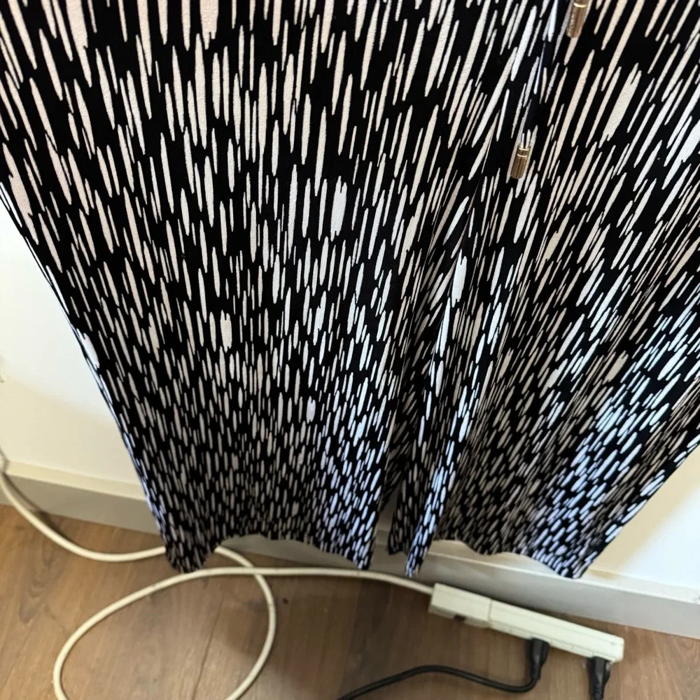 Chico's Traveler’s Black and White Abstract Print Tie Waist Jumpsuit Sz. 2 12/14